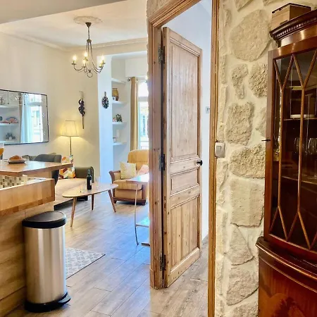 Le Splendide Yourhosthelper