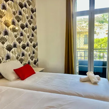 Le Splendide Yourhosthelper * Nice