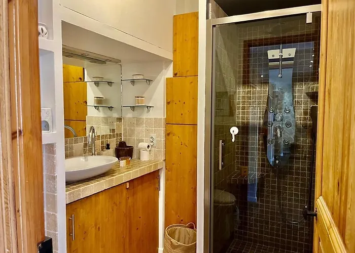 Le Splendide Yourhosthelper *