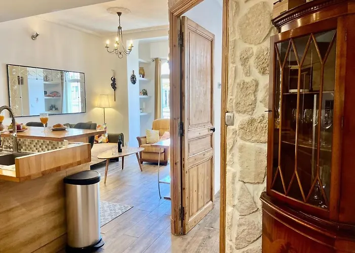 Le Splendide Yourhosthelper