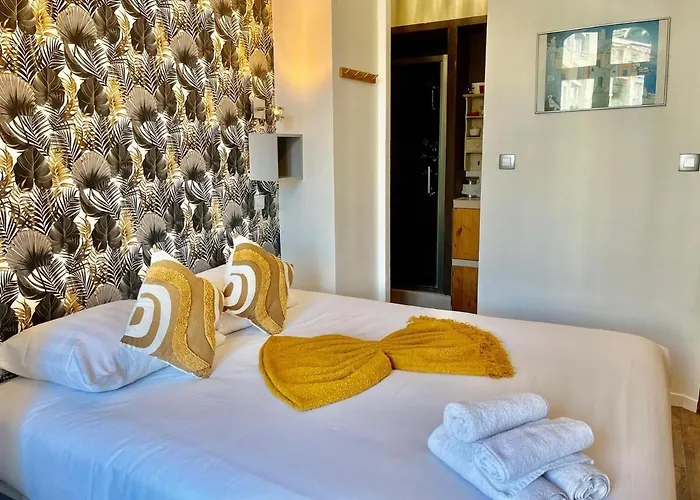 Le Splendide Yourhosthelper * Nice