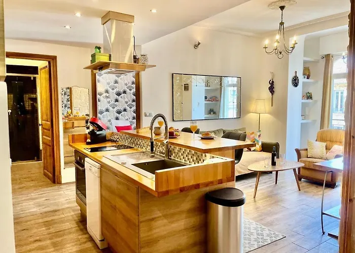 Le Splendide Yourhosthelper *