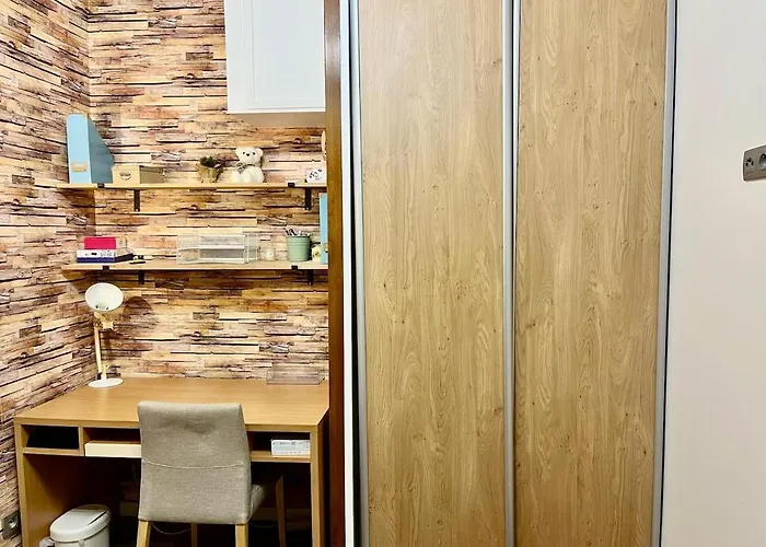 Le Splendide Yourhosthelper *