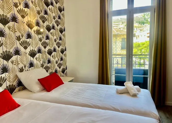 Le Splendide Yourhosthelper * Nice