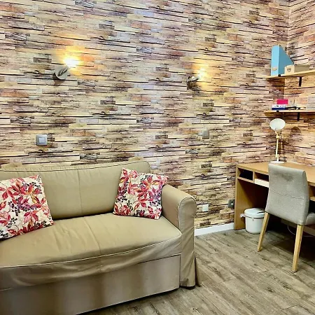 Le Splendide Yourhosthelper